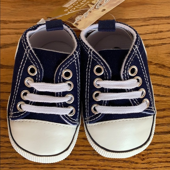 Super Cute Infant Canvas High Top Sneakers NWT - Picture 3 of 4